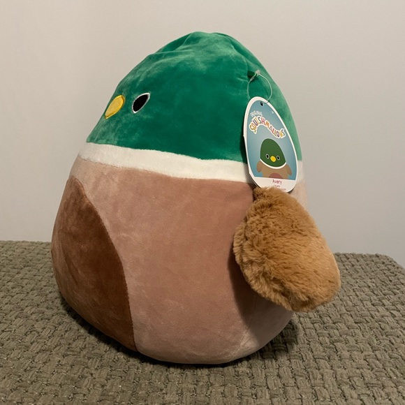 Avery Squishmallow - Picture 2 of 3